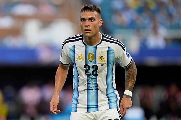 Lautaro Martinez – 6.9 điểm: Tỏa sáng với đường kiến tạo quyết định cho Enzo Fernandez. Màn trình diễn ấn tượng dù chỉ vào sân từ băng ghế dự bị này có thể giúp anh giành lại suất đá chính trên hàng công. Ảnh: Getty Images. 
