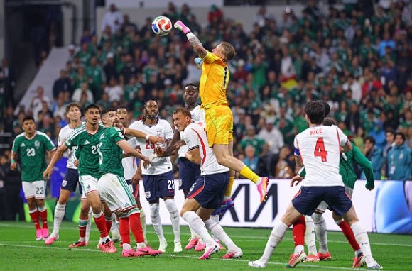Pickford trở thành chốt chặn không thể thay thế nơi khung gỗ Tam sư. Ảnh: Getty Images.
