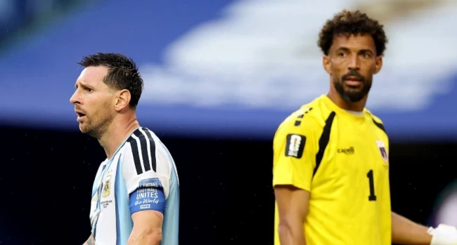 Thủ thành Vozinha và Messi. Ảnh: Getty Images.