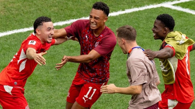 Ruben Vargas đá thành công lượt sút luân lưu quyết định. Ảnh: Sky Sports.