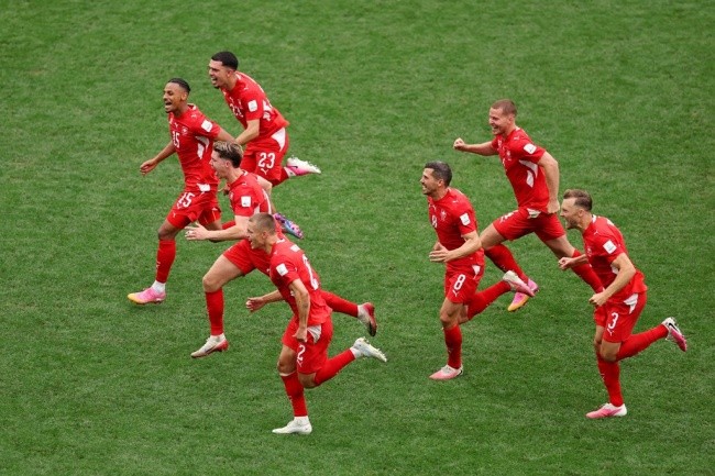 Thụy Sĩ thắng luân lưu trước Colombia. Ảnh: Sky Sports.