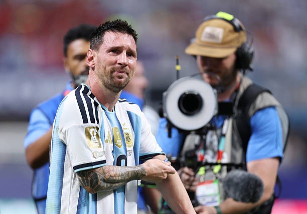 Messi dâng trào cảm xúc sau trận thắng Ai Cập. Ảnh: Getty Images. 