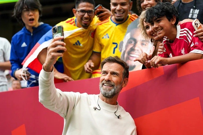 Klopp đang đến gần chiếc ghế nóng tuyển Đức. Ảnh: Pro Shots.
