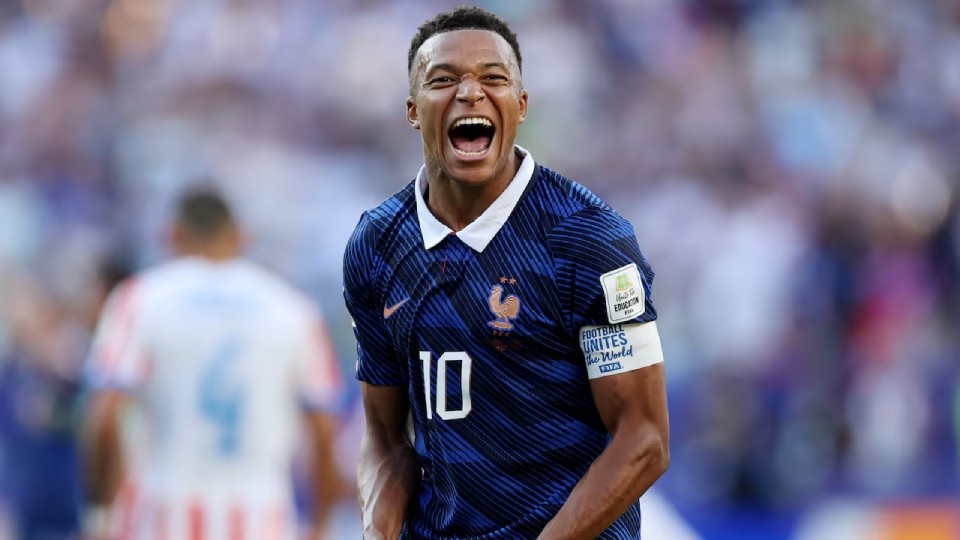 Mbappe vượt xa giới hạn của một siêu sao bóng đá. Ảnh: Getty Images.