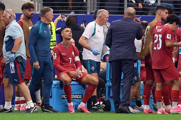 Martinez đã chọn cách nhượng bộ Ronaldo.