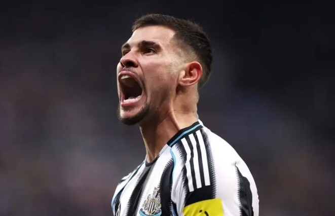 Bruno Guimaraes muốn rời Newcastle để gia nhập Arsenal.