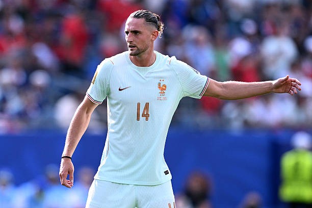 Adrien Rabiot (7.6): Anh luân chuyển bóng khá tốt và hoàn thành nhiệm vụ phòng ngự, nhưng lại gặp khó khăn trong việc tạo ra tầm ảnh hưởng lên mặt trận tấn công. Ảnh: Getty Images