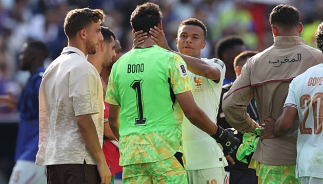 Mbappe tôn trọng tài năng của Bono sau trận.