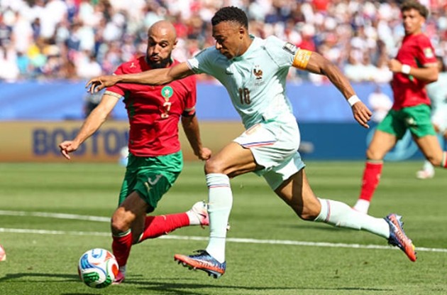 Màn trình diễn của Noussair Mazraoui không đủ cứu vãn Morocco trước tuyển Pháp. (Ảnh: Getty Images)