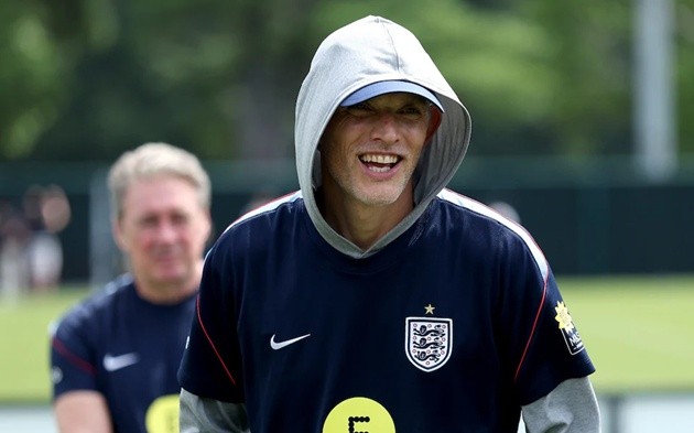 Chiếc áo hoodie công nghệ cao trở thành dấu ấn riêng của Tuchel. (Getty Images)