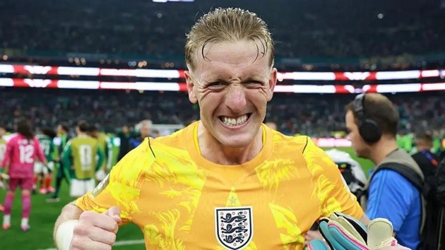 Pickford ăn mừng chiến thắng trước Mexico. (BBC)