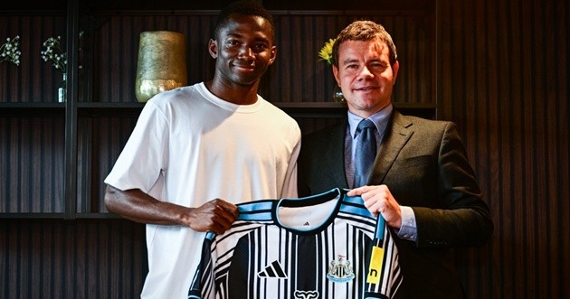 Bazoumana Toure sẽ trẻ hóa hàng công của Newcastle. (Ảnh: Trang chủ Newcastle)