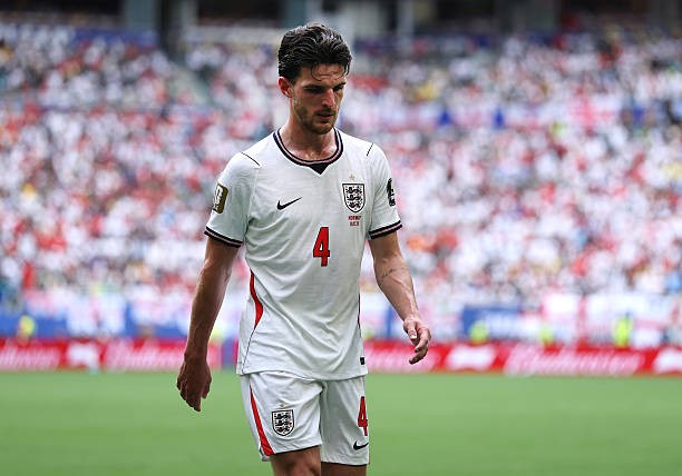 Declan Rice (6.2): Phải vật lộn với bệnh tật trong quá trình chuẩn bị, Rice không thể duy trì nguồn năng lượng dồi dào thường thấy suốt hiệp thi đấu đầu tiên. Những quả đá phạt của anh cũng thiếu đi sự hiệu quả trước khi bị thay ra trong hiệp hai. Ảnh: Getty Images