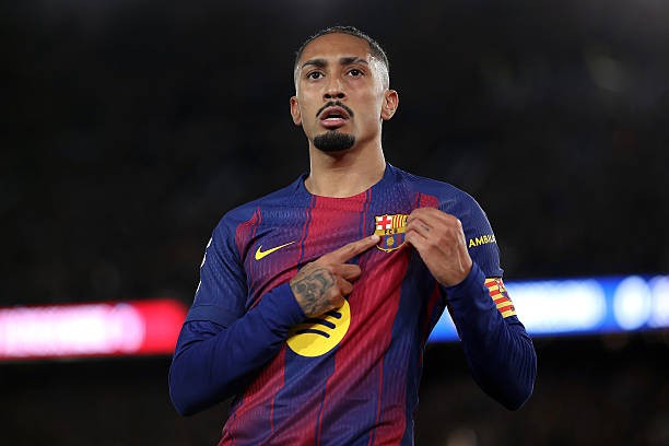 Raphinha quyết gắn bó với Barcelona. 