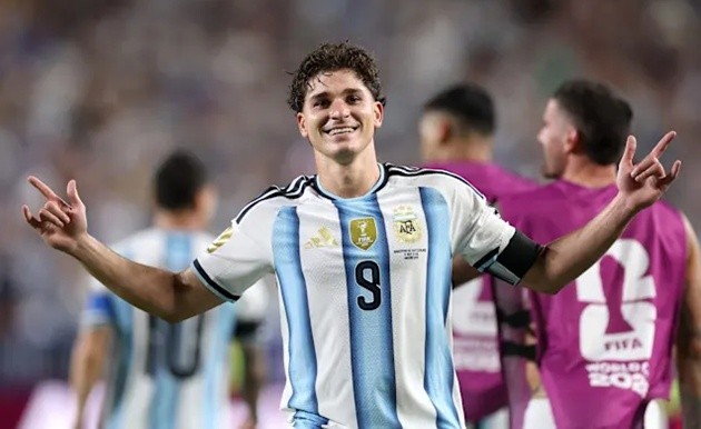 Arsenal cần Alvarez để tăng sức mạnh hàng công. (Ảnh: Sports.yahoo)