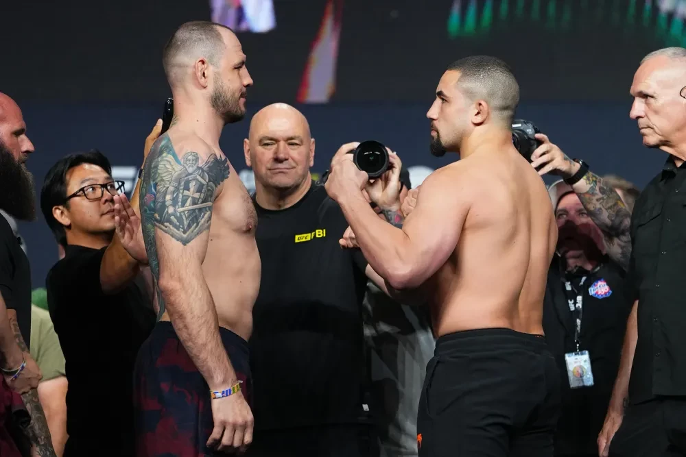 Robert Whittaker đối mặt Nikita Krylov tại sự kiện cân thử UFC 329