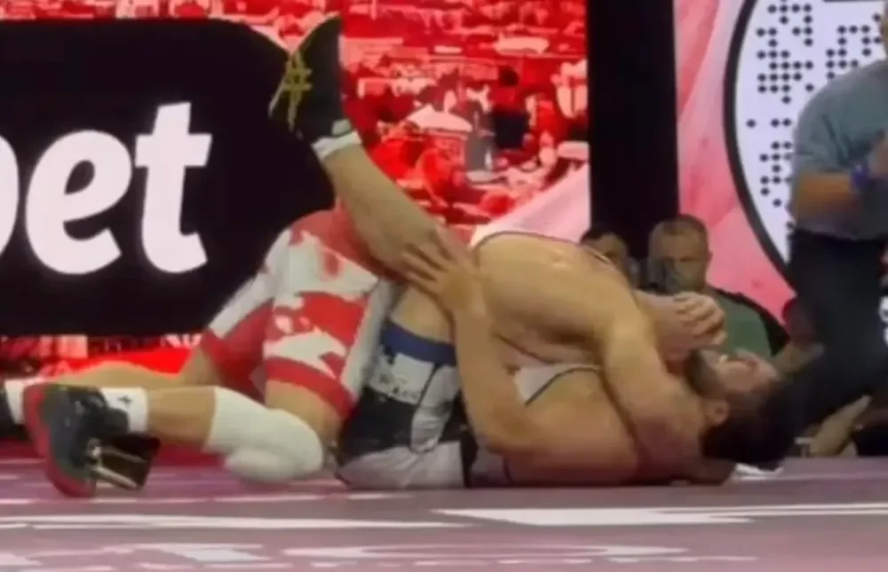 Kyle Snyder giành chiến thắng trước Abdulrashid Sadulaev