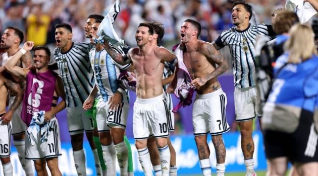 Niềm vui của Messi và đồng đội. Ảnh: Getty Images.
