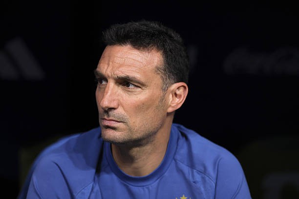 Lionel Scaloni phải sớm tìm ra giải pháp cho Argentina. Ảnh: Getty Images