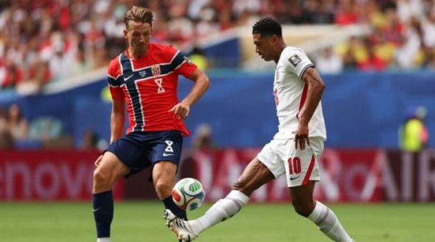 Sander Berge sẽ giúp đội hình MU có sự cân bằng. Ảnh: Getty Images.