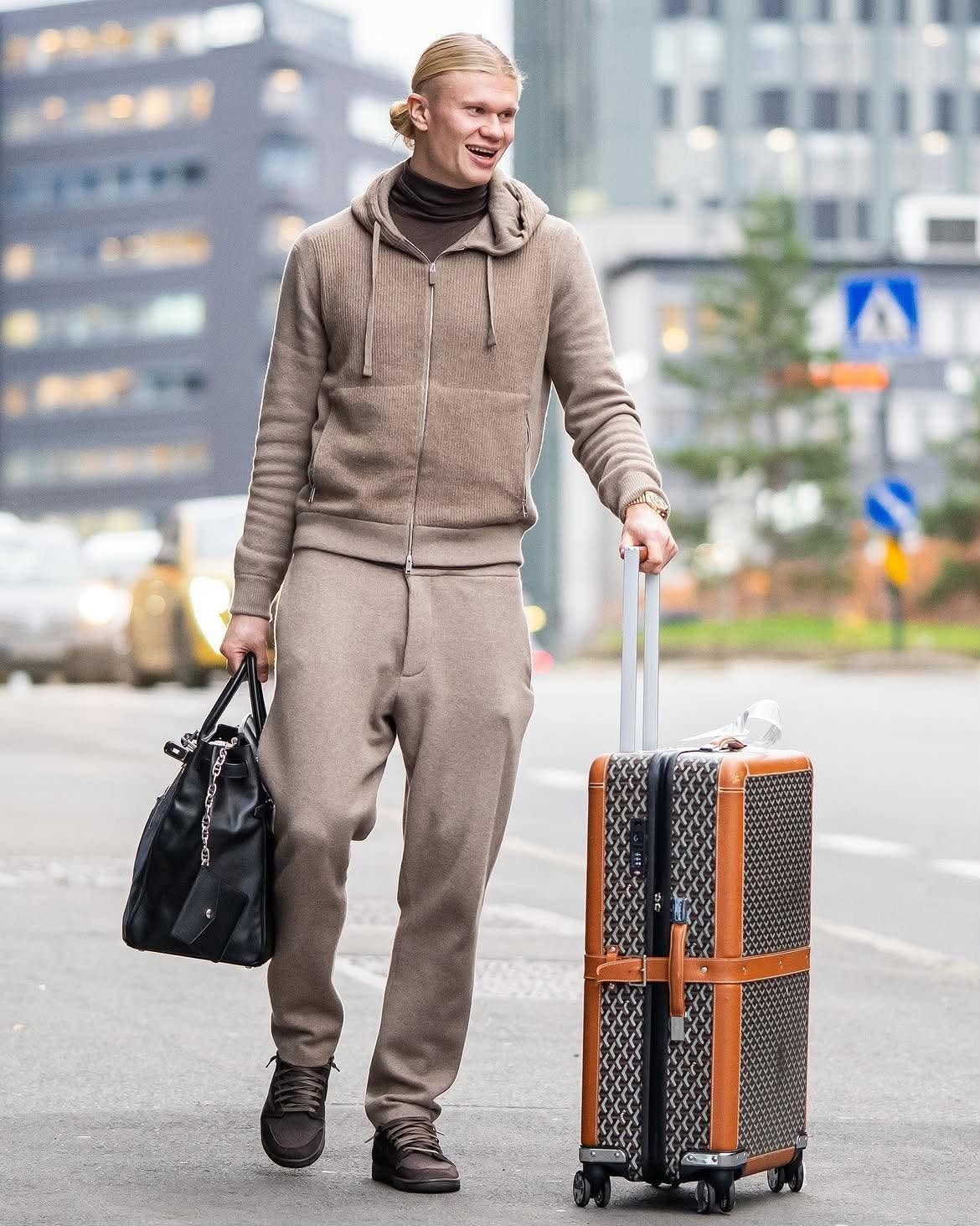 Trang sức xa xỉ nâng tầm phong cách đầy bản lĩnh. Ảnh: Erling Instagram.
