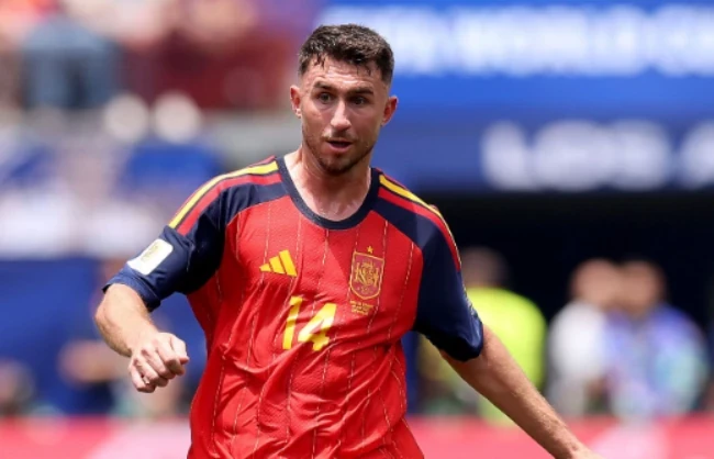 Real ngó lớ Laporte. Ảnh: Getty Images.