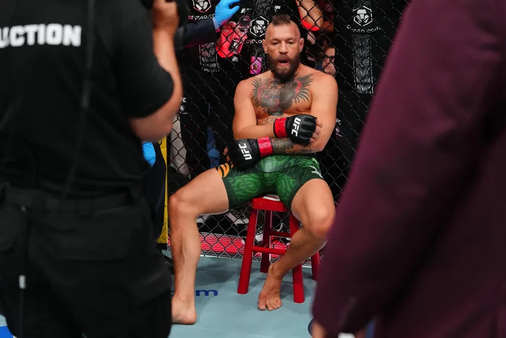 Conor McGregor bàng hoàng sau chấn thương tại UFC 329