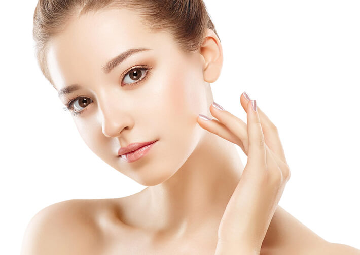 Sau tuổi 30, lượng collagen tự nhiên bắt đầu giảm dần, khiến da dễ xuất hiện nếp nhăn và mất độ đàn hồi.
