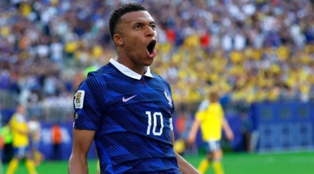 Mbappe đã là huyền thoại của bóng đá Pháp. Ảnh: Getty Images.