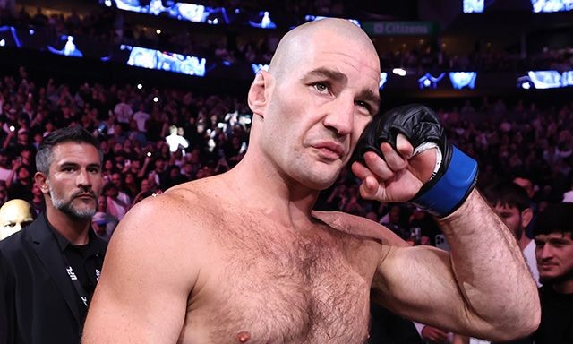 Sean Strickland và Conor McGregor