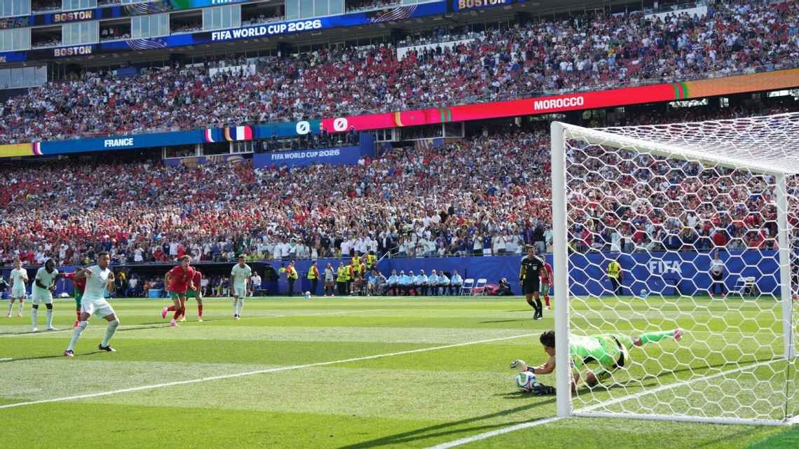 Thủ môn hiện nay được hỗ trợ nhiều bởi dữ liệu. Ảnh: Getty.