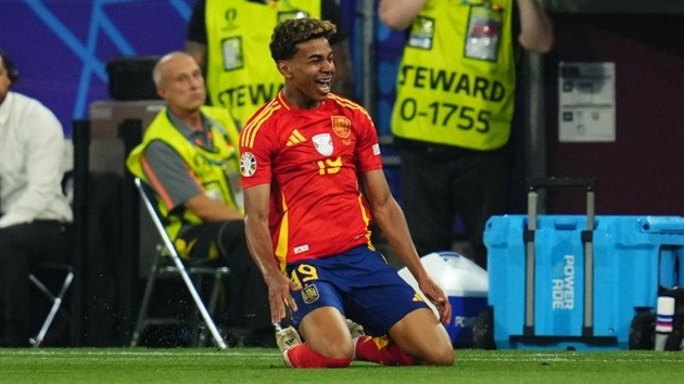 Yamal ghi bàn vào lưới Pháp tại bán kết EURO 2024. (Ảnh: Getty Images)