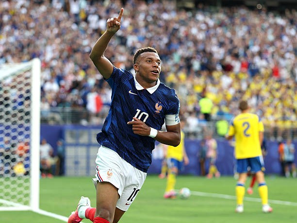 Eto'o lên tiếng đòi công bằng cho Mbappe. Ảnh: Getty Images. 