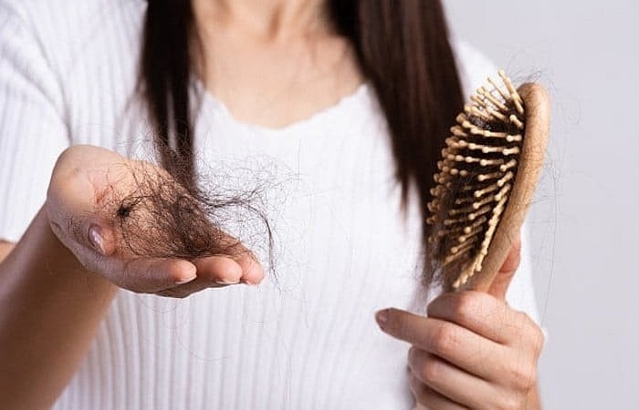 Để tăng hiệu quả, có thể kết hợp cùng một số loại tinh dầu phù hợp như tinh dầu hương thảo đã được pha loãng trước khi sử dụng.

