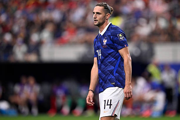 Adrien Rabiot (5.6): Nhận thẻ vàng sớm ở phút thứ 9 và đánh mất sự tự tin. Anh có màn trình diễn yếu kém cả khi kiểm soát bóng lẫn lúc hỗ trợ phòng ngự trước khi bị thay ra ở hiệp hai. Ảnh: Getty Images