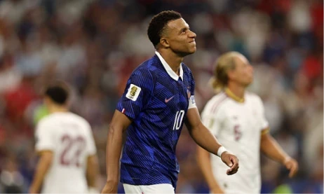 Sự thất vọng hiện rõ trên gương mặt Mbappe. Ảnh: Getty Images.