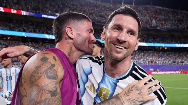 Messi vẫn đều đặn tỏa sáng bên cạnh các đàn em. Ảnh: Getty.