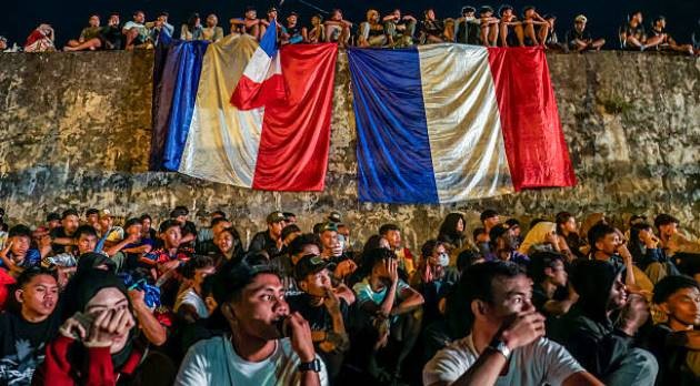 NHM Pháp thất vọng sau trận thua của đội nhà. Ảnh: Getty Images.