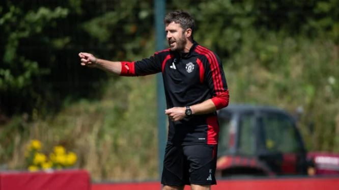 Carrick đúng khi theo đuổi lối chơi kiểm soát bóng. Ảnh: Getty Images.
