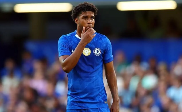 Santos chủ động đánh tiếng rời Chelsea. Ảnh: Getty.
