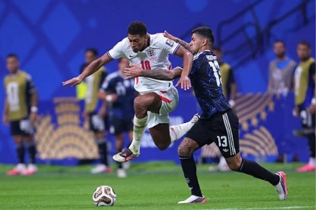 Hậu vệ: Cristian Romero (6.9 điểm) Tiếp tục là chốt chặn đáng tin cậy nhất nơi hàng thủ Argentina. Dù phải nhận một thẻ vàng sớm ở đầu hiệp hai, Romero vẫn giữ được cái đầu lạnh để thực hiện những pha đánh chặn chính xác, góp phần hạn chế tối đa tầm hoạt động của các tiền đạo đối phương.