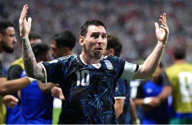 Tiền đạo: Lionel Messi (8.0 điểm) Vẫn là linh hồn và nguồn cảm hứng bất tận trong lối chơi của Argentina. Dù không trực tiếp ghi bàn, 