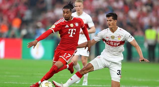 Chema Andres tranh bóng với Olise. Ảnh: Getty Images.
