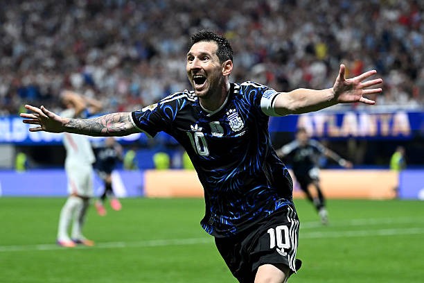 Tấm vé chung kết World Cup sẽ đưa Messi chạm trán 