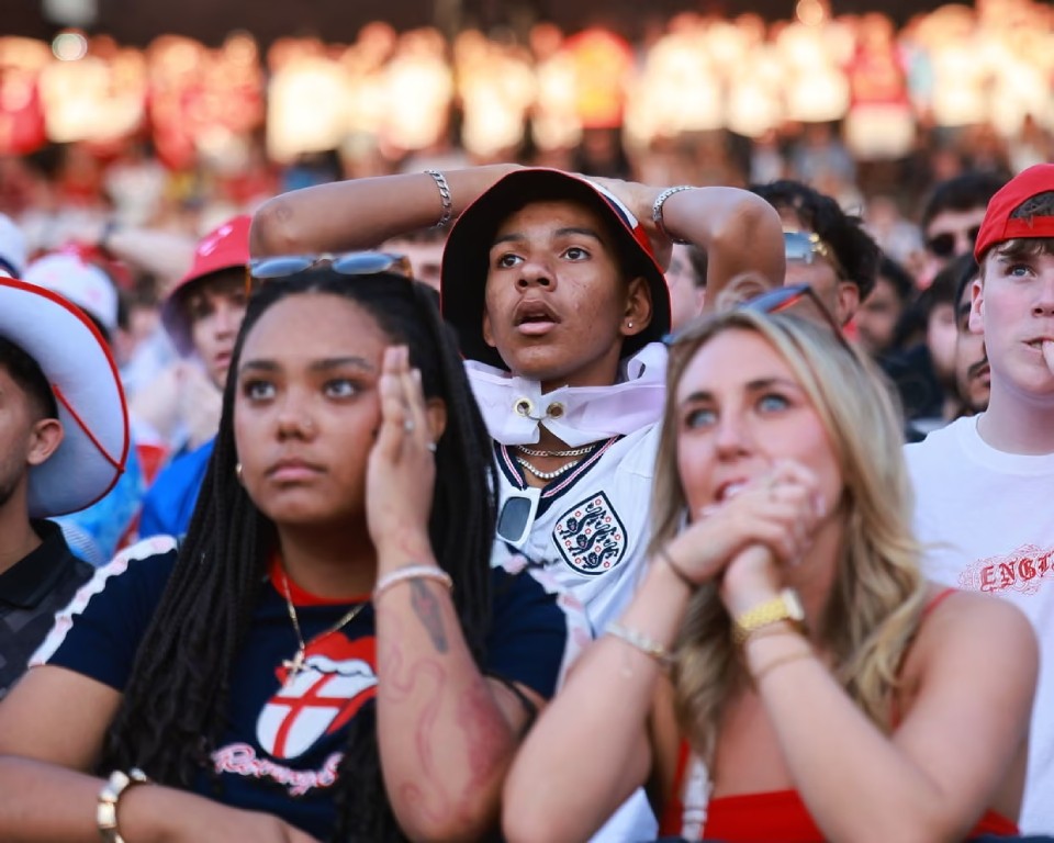 8.000 CĐV Anh tin vào chương mới lịch sử World Cup. Ảnh: The Guardian.