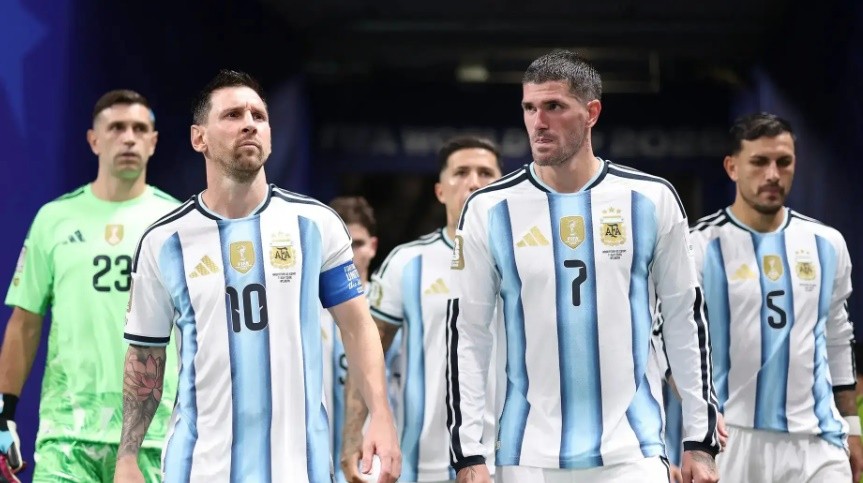 Sai lầm của tuyển Anh mở ra cơ hội để Argentina ngược dòng. Ảnh: Getty Images.