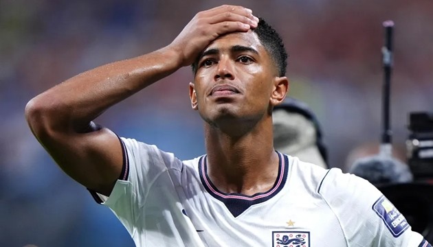 Jude Bellingham suy sụp sau trận thua Argentina. (Ảnh: Getty Images)