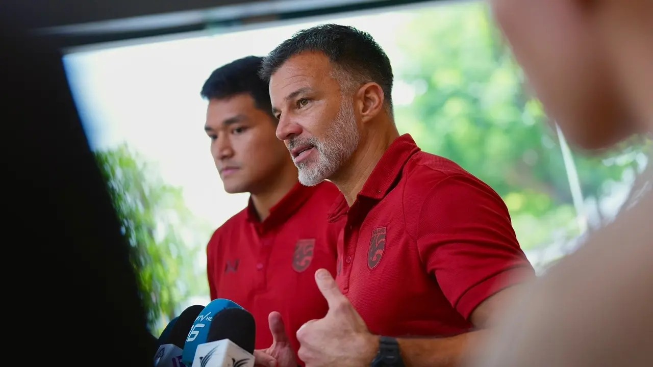 HLV Anthony Hudson đánh giá cao đội tuyển Việt Nam. Ảnh: Thairath.