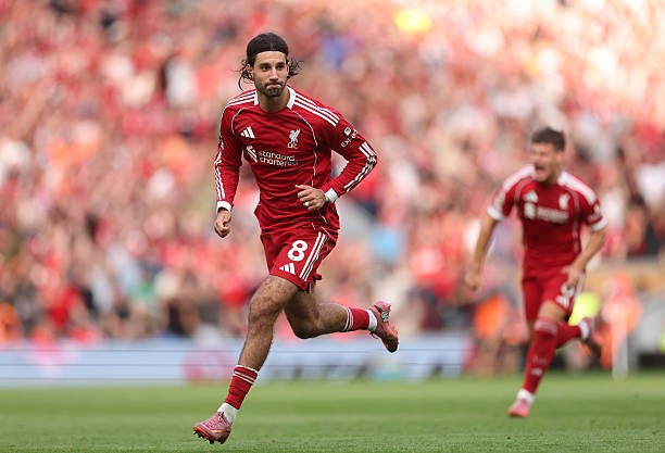 Gia hạn với Szoboszlai chưa giúp Liverpool giải quyết hết vấn đề nơi tuyến giữa. Ảnh: Getty Images. 