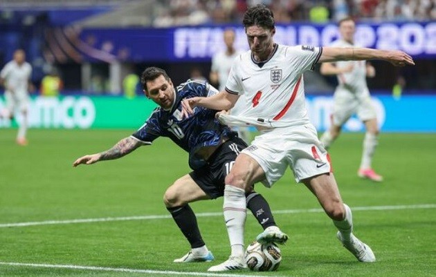 Argentina sẵn sàng chơi thể lực trước tuyển Anh. Ảnh: Getty.